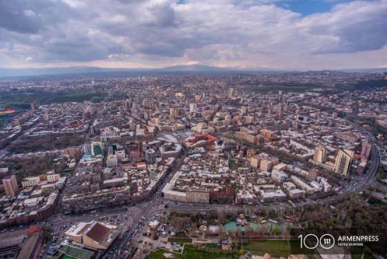 Ереван воздух. Давташен Ереван. Ереван с воздуха. Ереван загрязнение воздуха. Азербайджан город.