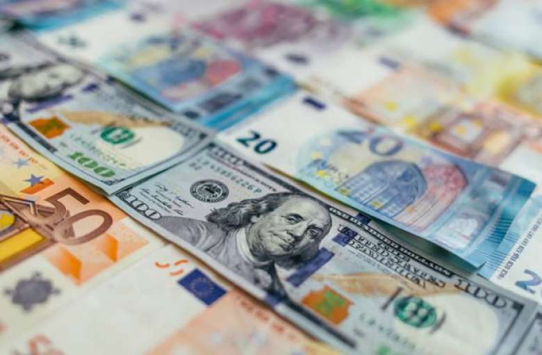 Доллар евро европа. Национальная валюта дешевеет. EUROUS. Доллары обмены на евро в Турции. 33 Euros to USD.