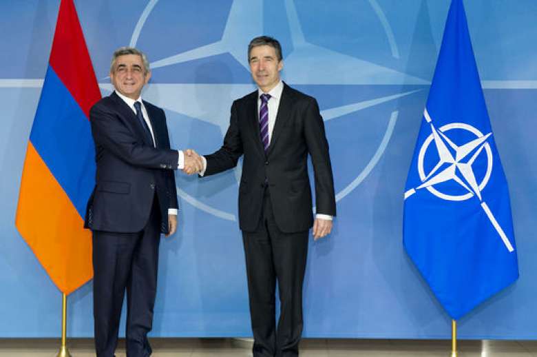 В нато ли армения. ОДКБ И НАТО. Армения ЕС НАТО. ОДКБ vs NATO. Саммит НАТО.
