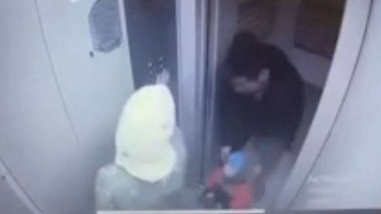 Падение лифта в петербурге. Люди в лифте. Упал лифт с людьми в Иркутске.